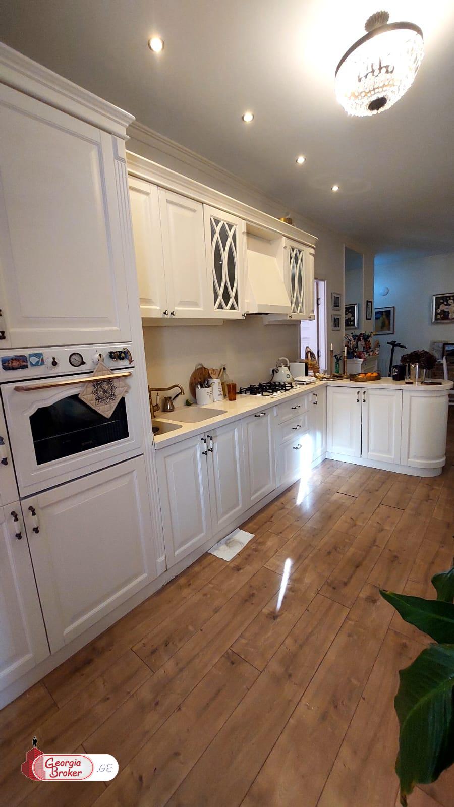 იყიდება ახალი გარემონტებული 3 ოთახიანი ბინა ვაკეში